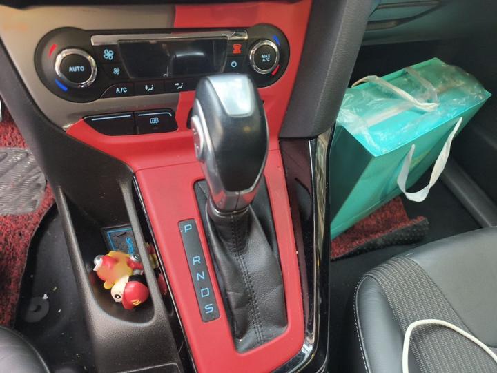 Focus 2012 Hatchback 1.6L AT photo 6