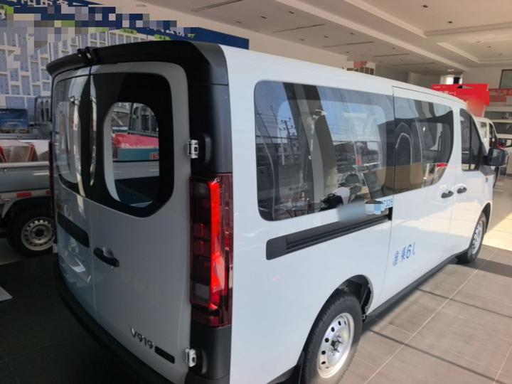 V919 2025 Honor 50kwh Short Wheelbase Elite 6-Seater photo 6
