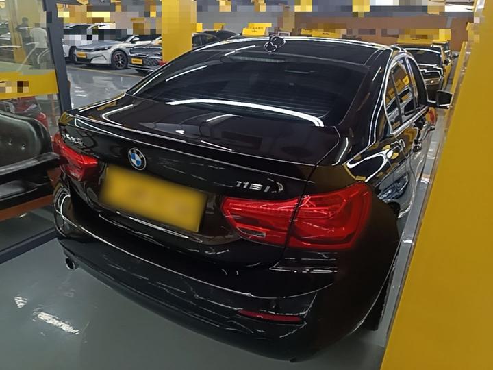 1 Series 2018 118i Sport photo 4