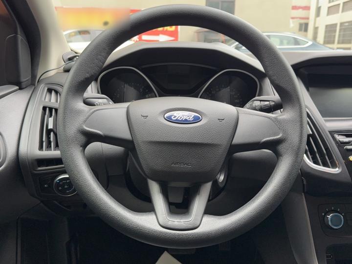 Focus 2017 Hatchback 1.6L AT Comfort photo 2