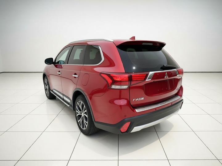 Outlander 2016 2.4L AWD Luxury 7-Seater photo 4