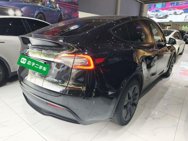 Model Y 2024 RWD photo 4