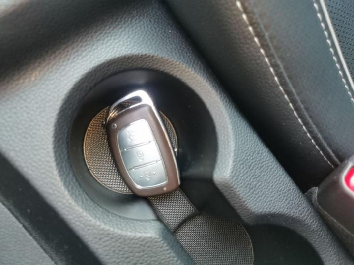ix25 2017 1.6L AT Smart photo 8