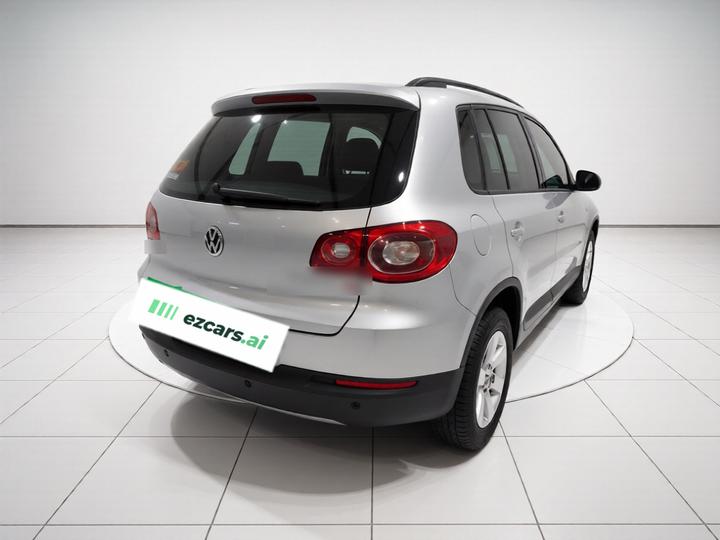 Tiguan 2010 1.8TSI AT RWD photo 6