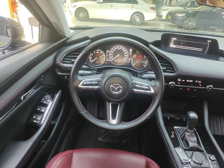 3 Axela 2023 2.0L AT photo 6