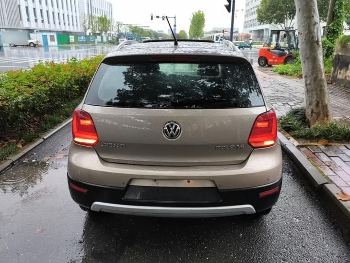 2014 1.6L Cross Polo AT photo 5