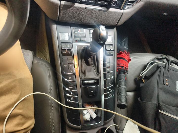 2017 Macan 2.0T photo 6