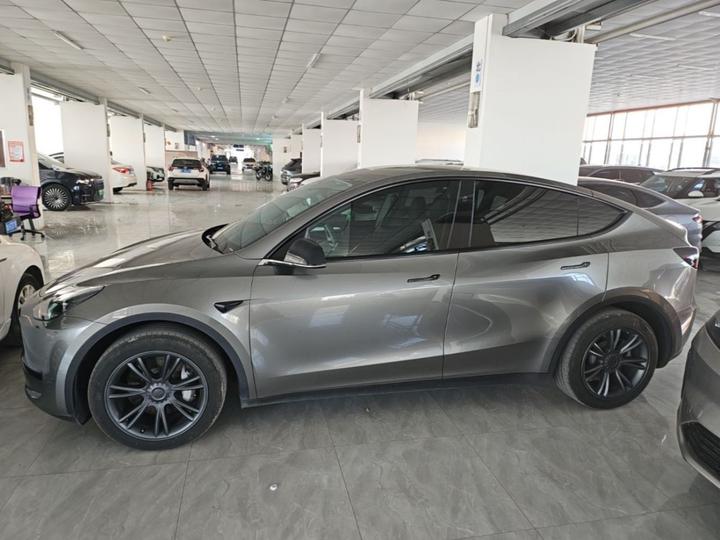 Model Y 2024 RWD photo 4