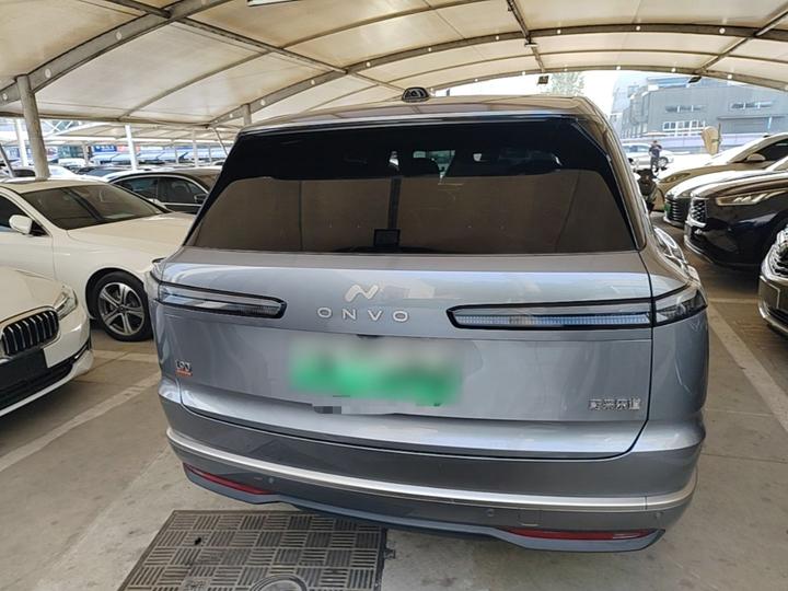 L90 2025 Ultra 6-Seater 85 photo 3
