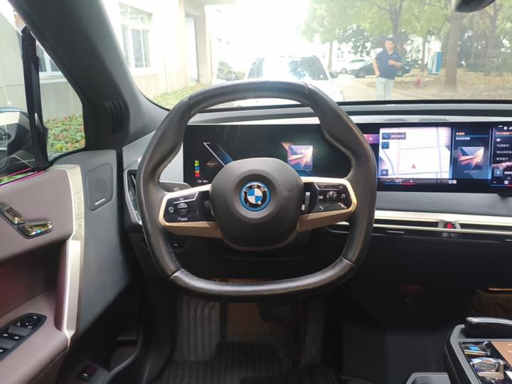 iX 2022 xDrive40 photo 6