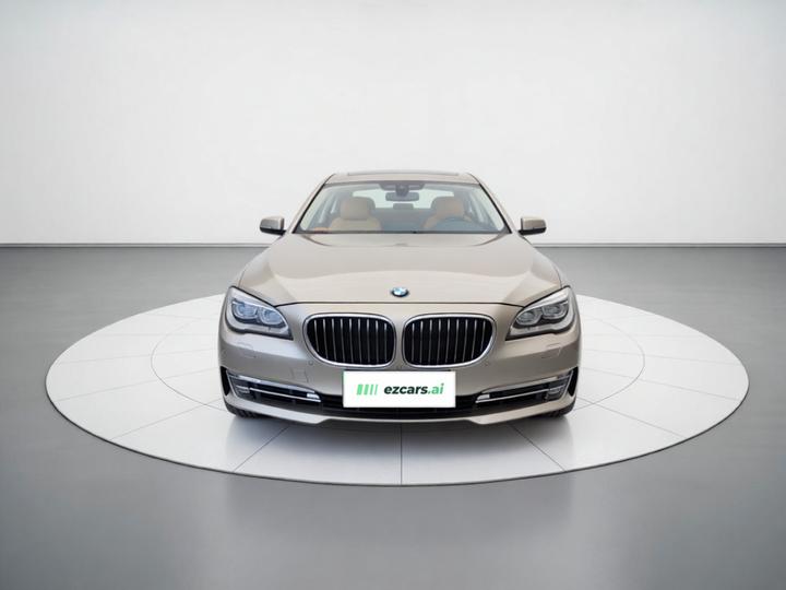 7 Series 2013 740Li Luxury photo 2