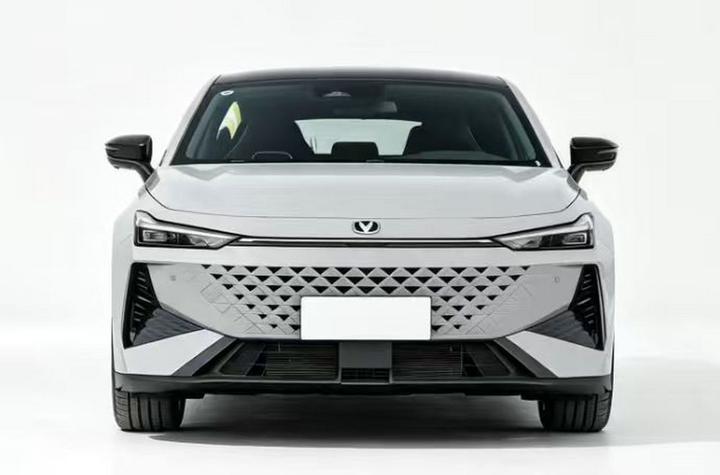 UNI-V 2024 1.5T Premium photo 2