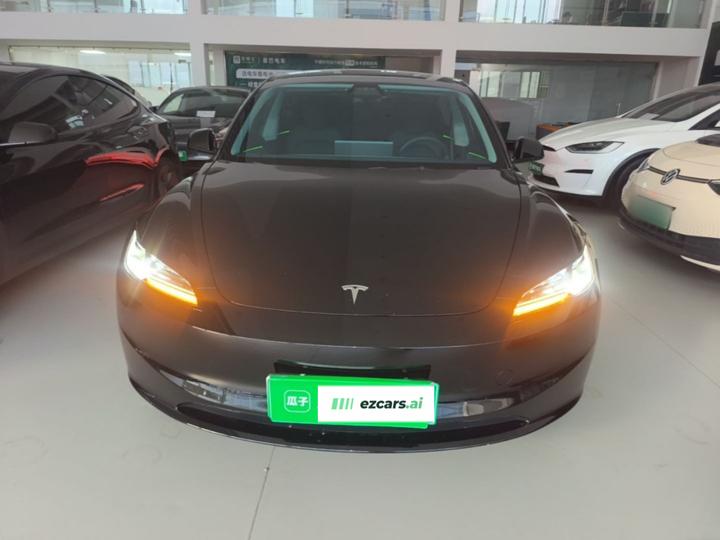 Model 3 2023 RWD photo 2