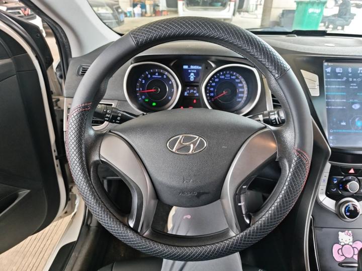 Elantra 2015 1.6L AT Leading photo 5