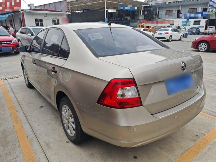 Rapid 2015 1.4L MT photo 4