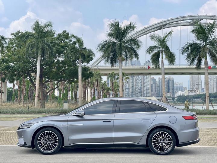 Han 2021 EV Standard Range Luxury photo 3