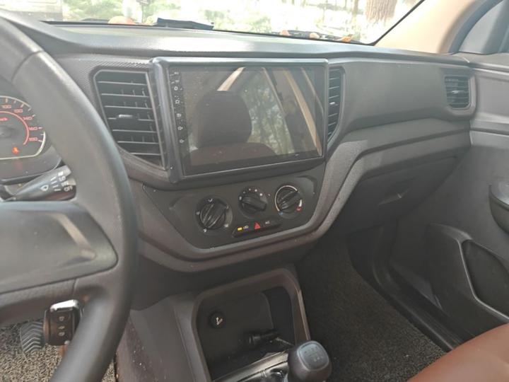Wuling Hongguang V 2022 1.5L LAR photo 8