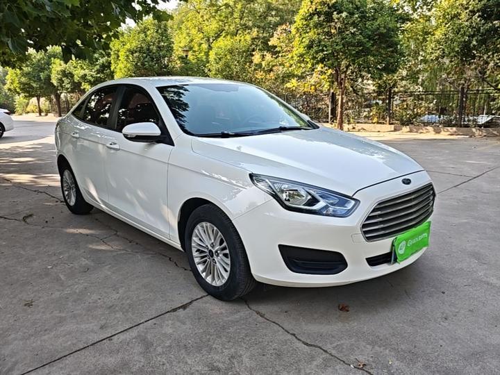 Escort 2017 Facelift 1.5L AT Comfort photo 3