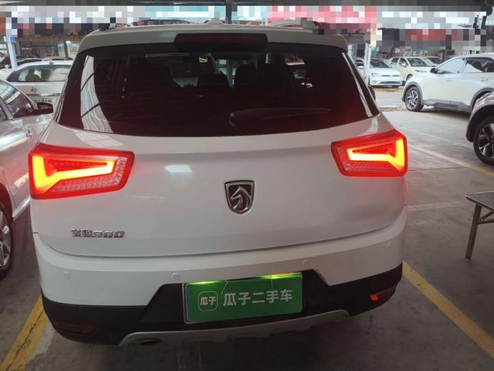 560 2015 1.8L MT Luxury photo 5