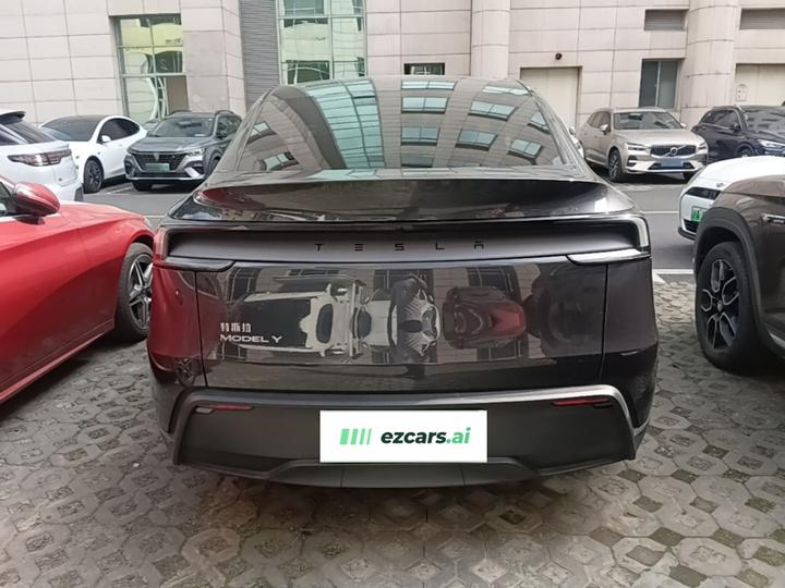 Model Y 2025 RWD photo 3