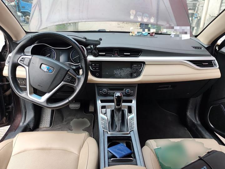 Emgrand 2018 1.5L CVT Luxury photo 5