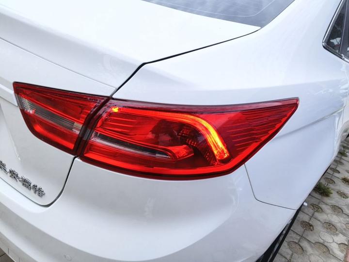 Escort 2015 1.5L AT Comfort photo 7