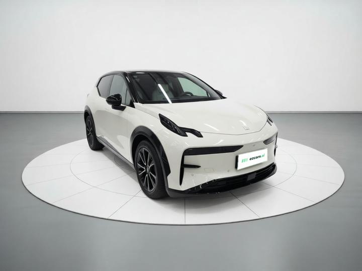 X 2025 4-Seater RWD photo 3