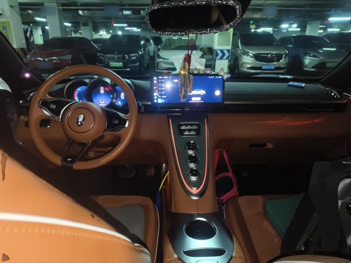 2022 555km Luxury photo 5