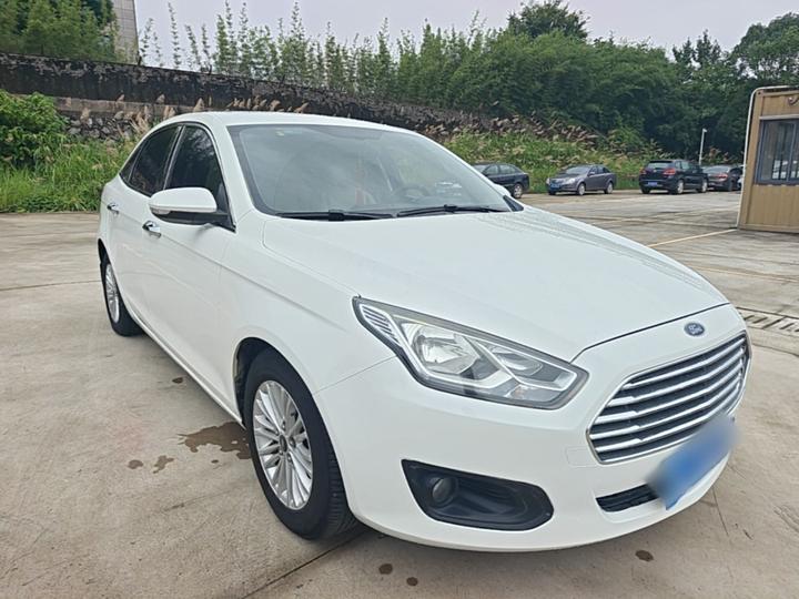 Escort 2017 1.5L MT Comfort photo 3