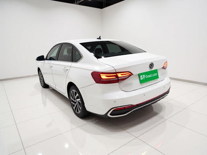 Lavida 2023 Facelift 1.5L AT photo 4
