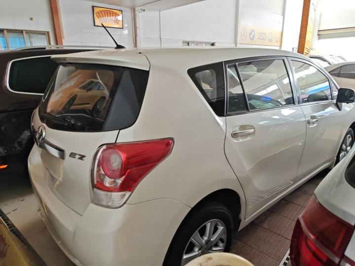 2011 180E CVT Elite photo 4