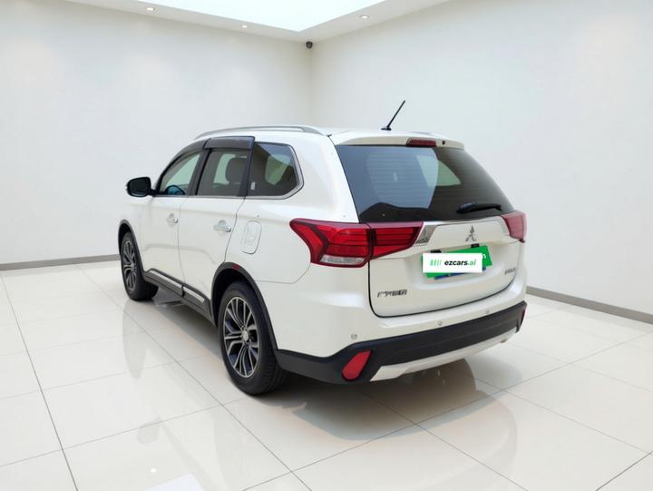 Outlander 2016 2.4L AWD Luxury 7-Seater photo 4
