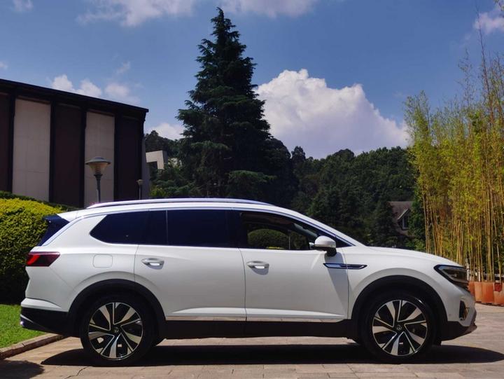2022 380TSI AWD Flagship 6-Seater photo 4