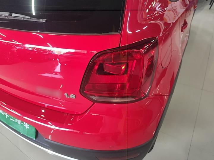 2014 1.6L Cross Polo AT photo 7