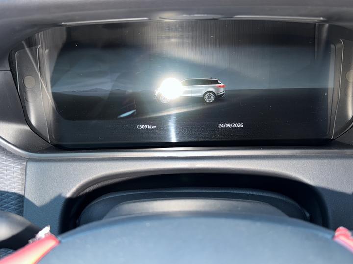 Range Rover Velar 2023 250PS photo 8