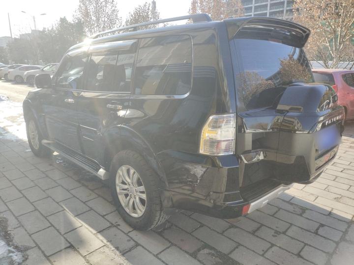 Pajero Parallel Import photo 3