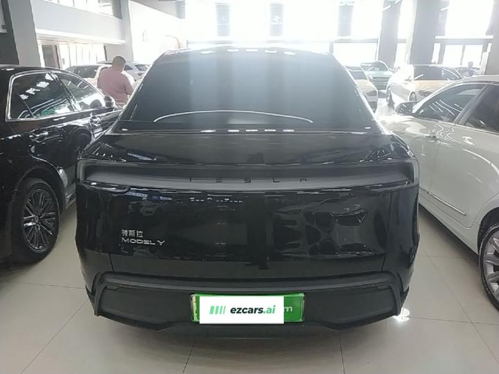 Model Y 2025 RWD photo 3
