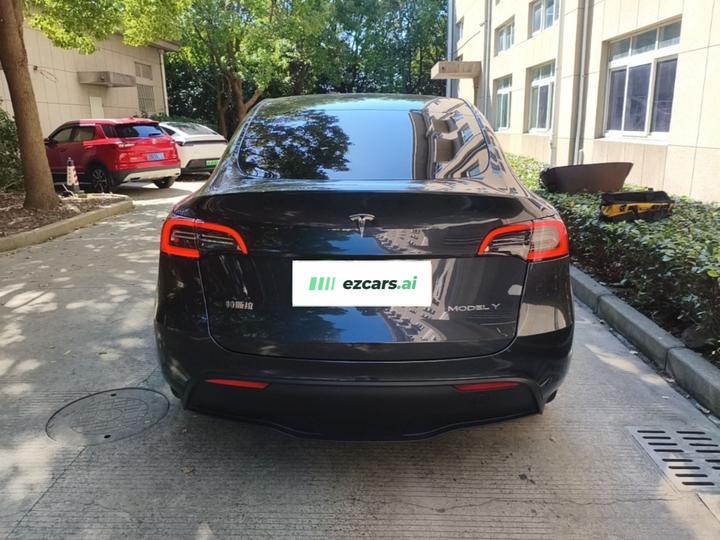 Model Y 2024 RWD photo 5