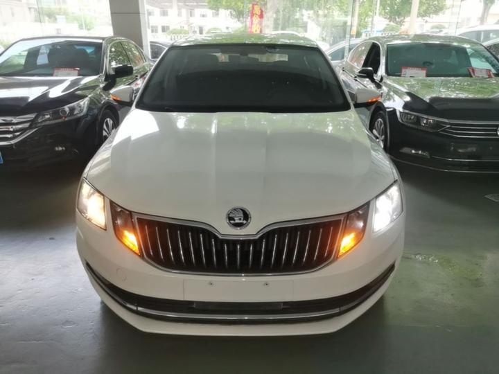 Octavia 2019 1.5L AT Luxury China VI photo 2