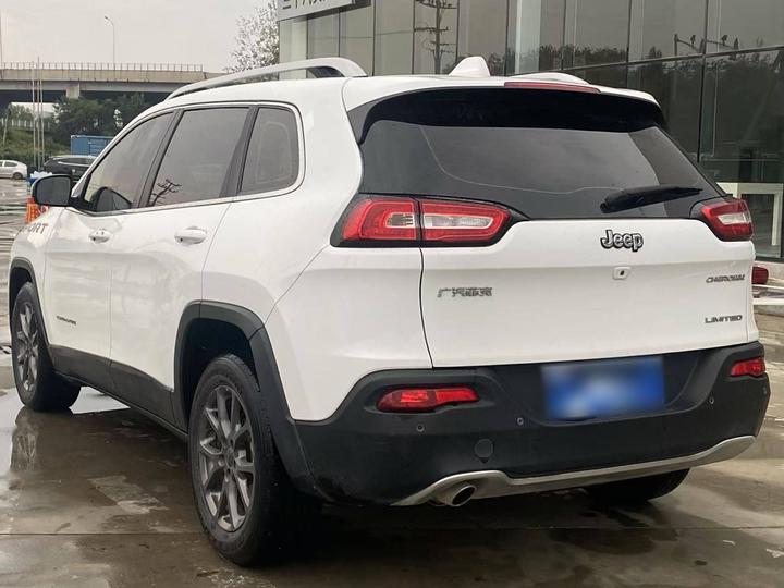Cherokee 2020 2.0L RWD Classic Sport photo 4