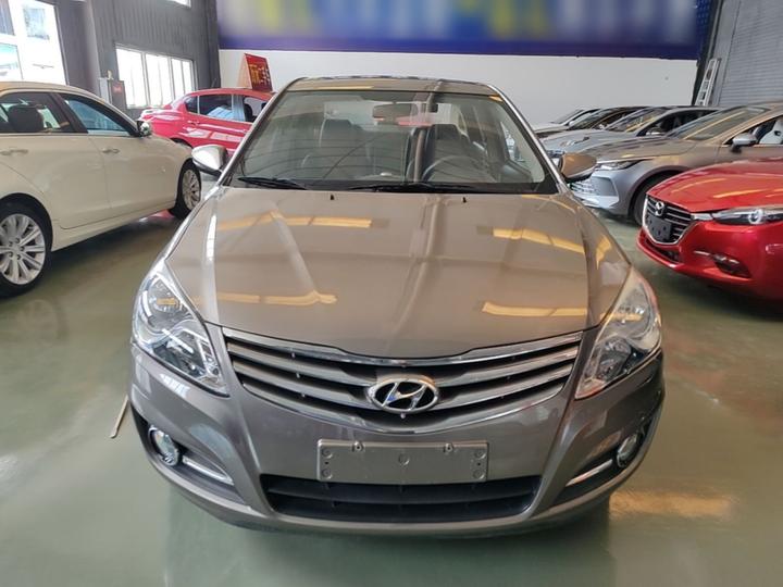 Dynamic 2011 1.6L MT Luxury photo 2