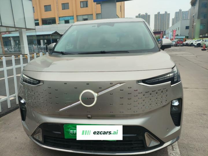 EM90 2025 Ultra 6-Seater photo 2