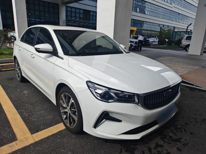 Emgrand 2023 4 Champion 1.5L CVT Premium photo 3