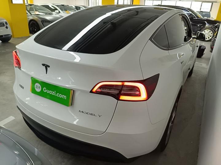Model Y 2024 RWD photo 4