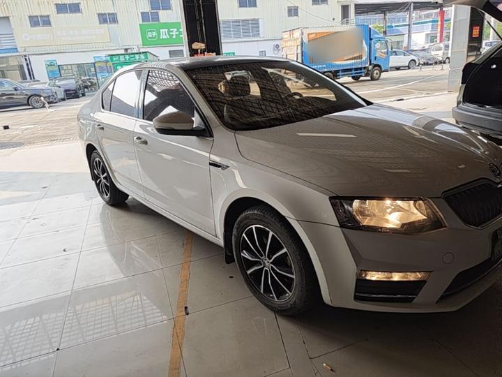 Octavia 2017 1.6L AT photo 3
