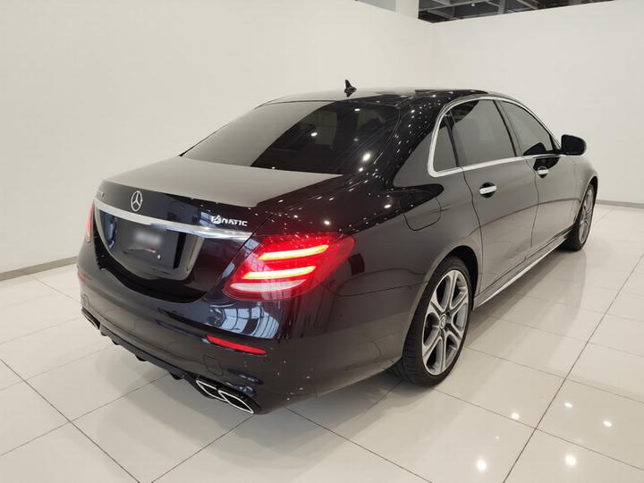 E-Class 2016 E 300 L Sport Luxury photo 4