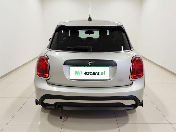2023 1.5T ONE 5-Door photo 3