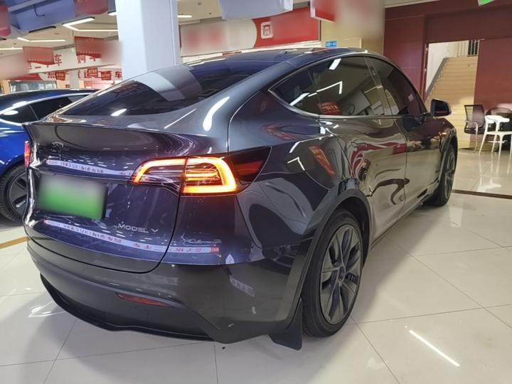 Model Y 2024 RWD photo 4