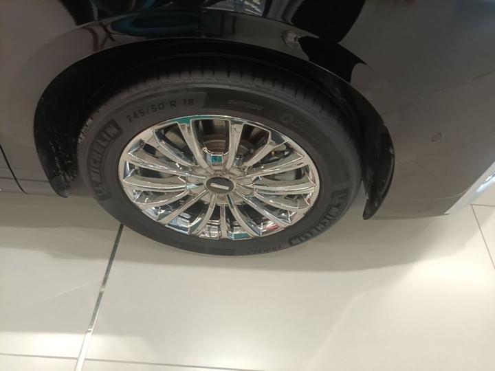 2025 AWD 9 photo 8