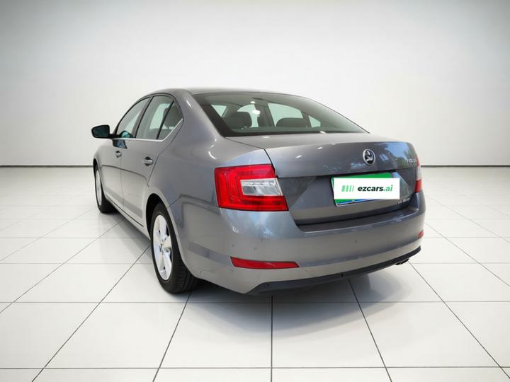 Octavia 2015 1.6L AT photo 4